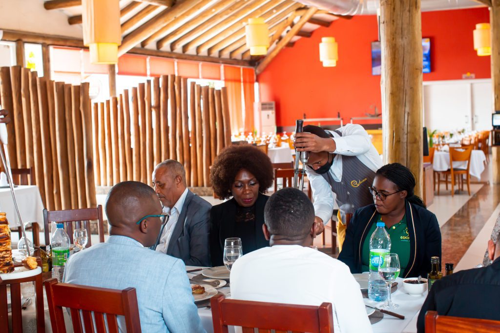 Confraternização entre funcionários, amigos e simpatizantes da Oskiade