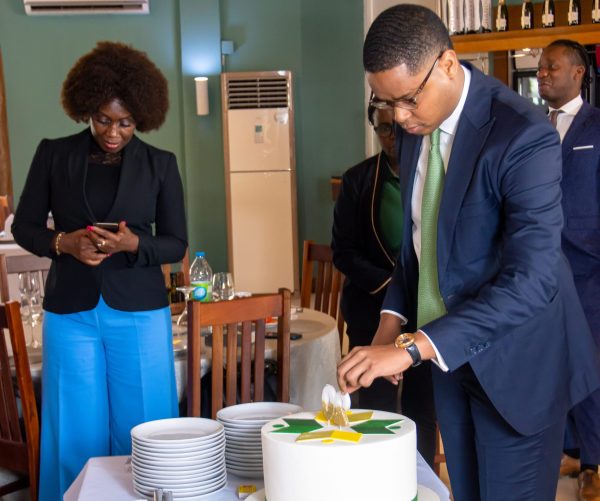 Corte do Bolo de Aniversário